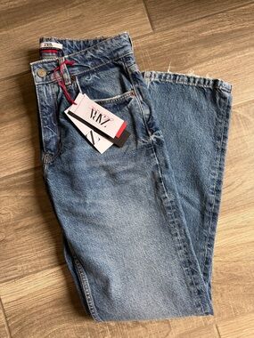 Women's Zara Size 4 Straight Leg Mid rise Jeans